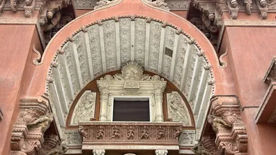 view of canopy above main entrance of Baron Empai