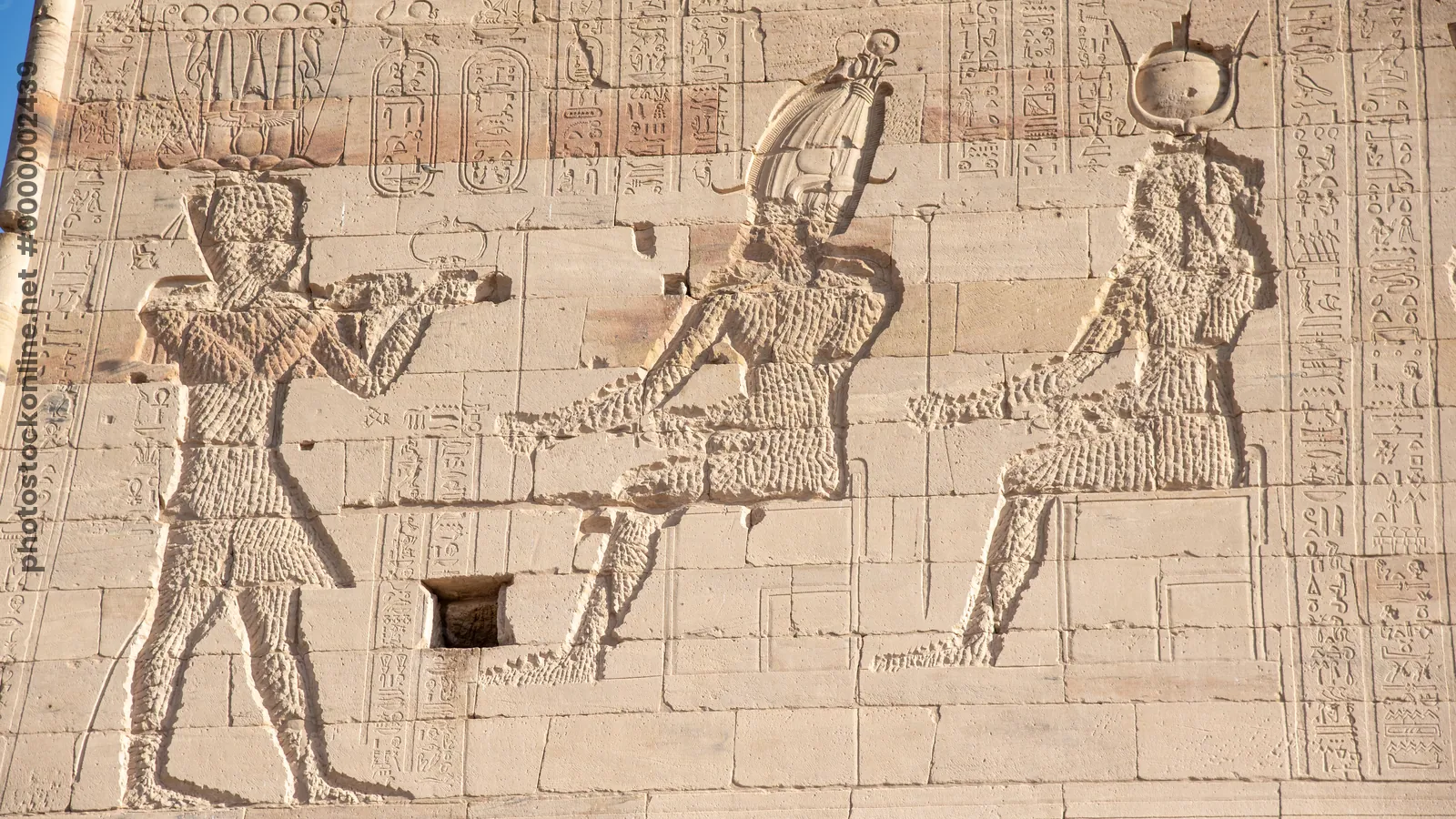 Pharaoh offering his crown to Horus and Nephthys