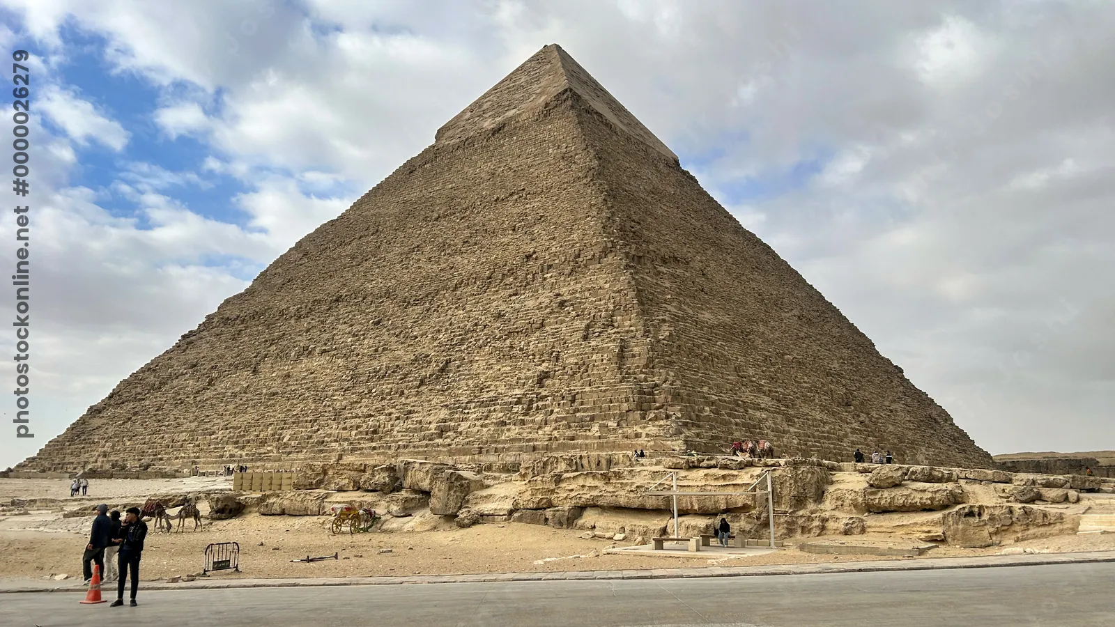 Pyramid of Khafre, the second tallest pyramid at Giza, near Cairo, Egypt