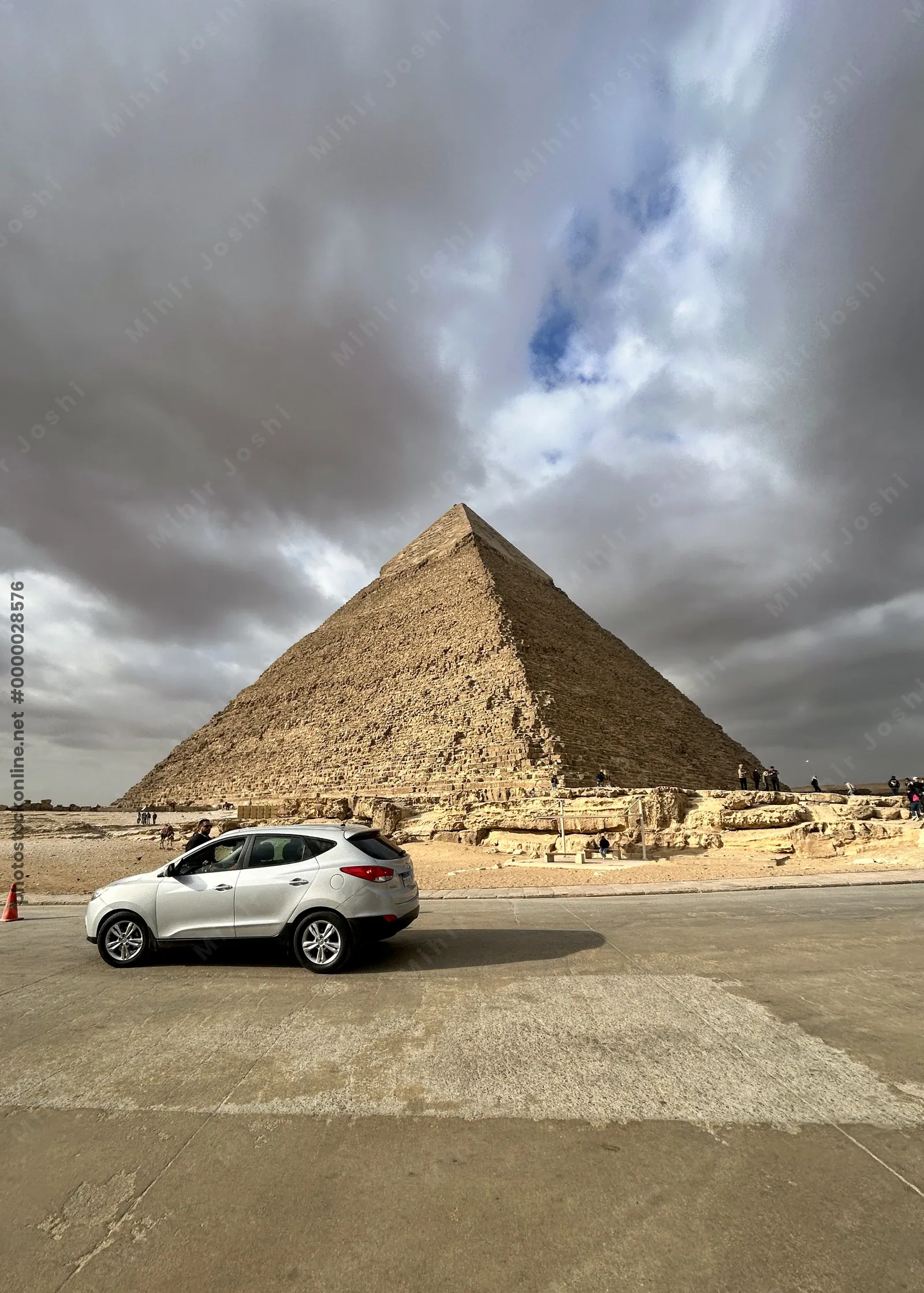 Pyramid of Khafre, the second tallest pyramid at Giza, with remnants of its original casing, near Cairo, Egypt.
